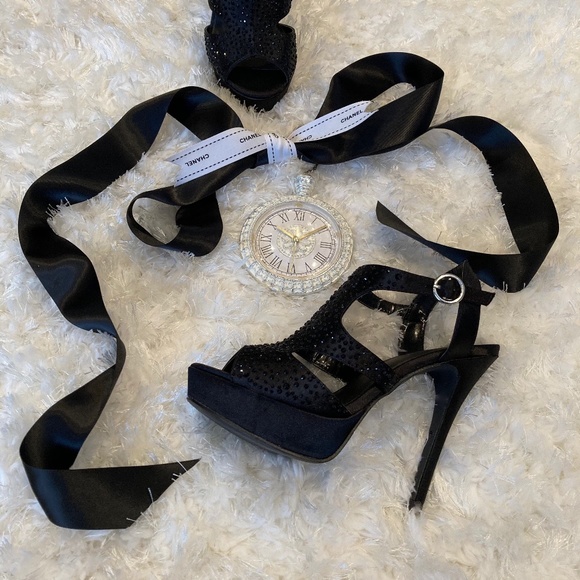 LE CHÂTEAU SATIN JEWELLED HEELS - Picture 1 of 7